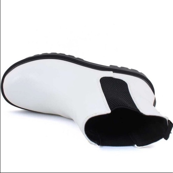 Soda Shoes - Soda Pilot White Black Pull-On Lug Sole Moto Boots